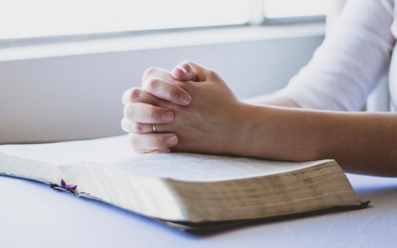 Free hands praying bible photo